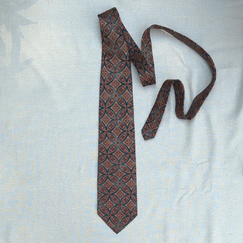 Elegant Patterned Tie for Men